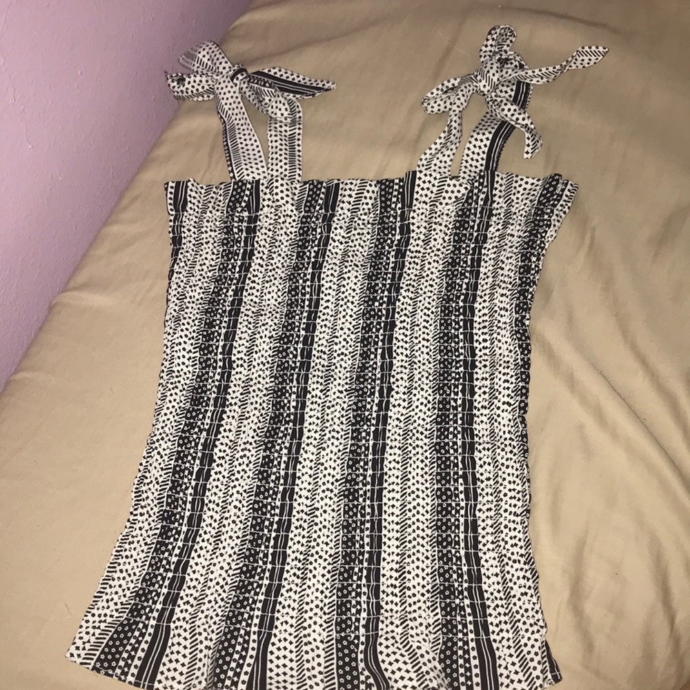 black and white patterned tank top